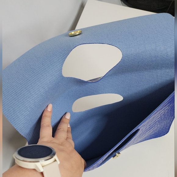 ‼️NEW‼️Blue Crocodile Embossed Clutch - Picture 7 of 10